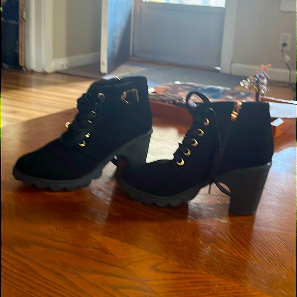 Black ankle boots with gold details. Lace up